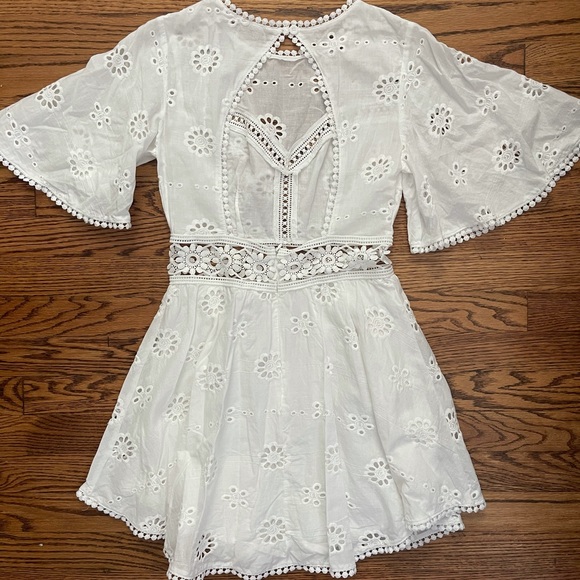 White Eyelet Sundress 💐 with cut-out - Picture 9 of 10